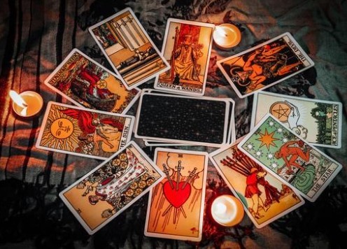 <strong>Tarot Card Reading Party</strong>